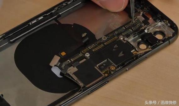 iPhone XS Max芯片级拆解：终于知道为什么旗子暗记这么差！_英特尔_对焦 iPhone XS Max芯片级拆解：终于知道为什么旗子暗记这么差！_英特尔_对焦 通讯