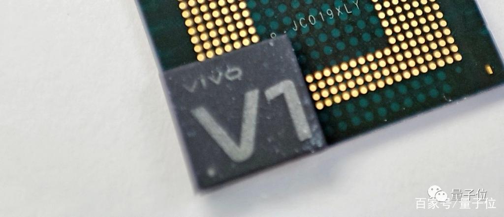 300多工程师去世磕2年vivo终于宣告自研芯片V1降低功耗50%_芯片_影像 300多工程师去世磕2年vivo终于宣告自研芯片V1降低功耗50%_芯片_影像 智能