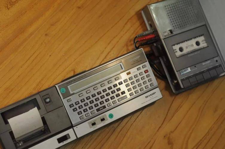 极客逻辑 GeekLogic - 80 年代的口袋计算机：SHARP PC-1500_模块_画图笔 极客逻辑 GeekLogic - 80 年代的口袋计算机：SHARP PC-1500_模块_画图笔 互联网