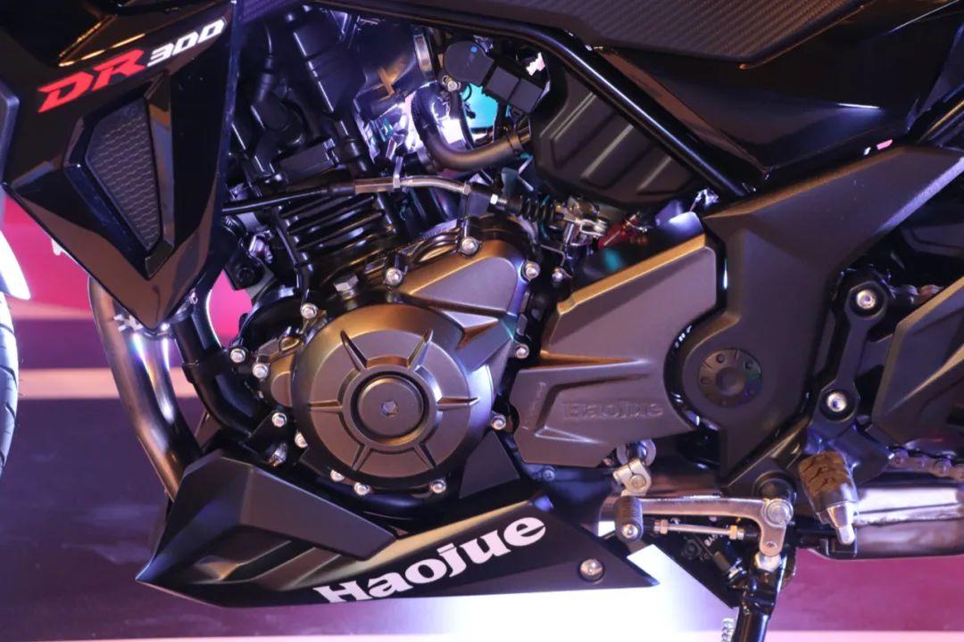 豪爵DR300来了双缸水冷4气门21.5kW搭进口零部件30380元_美观_这款 豪爵DR300来了双缸水冷4气门21.5kW搭进口零部件30380元_美观_这款 智能