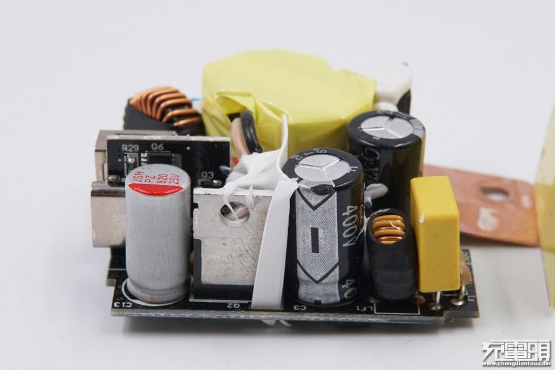 拆解申报:第一卫30W USB PD快充充电器_充电器_电容 互联网 拆解申报:第一卫30W USB PD快充充电器_充电器_电容 拆解申报:第一卫30W USB PD快充充电器_充电器_电容 互联网