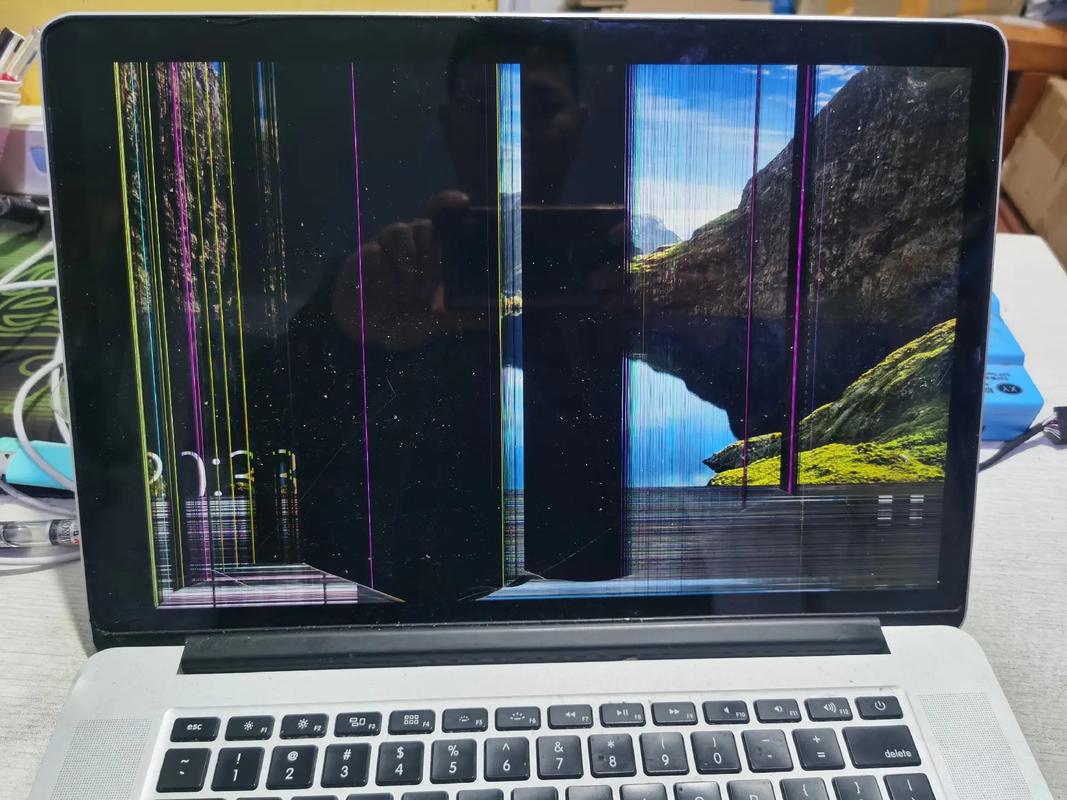 \ \"搭载M1芯片的MacBook屏幕莫名其妙地损坏\"_屏幕_苹果 科学