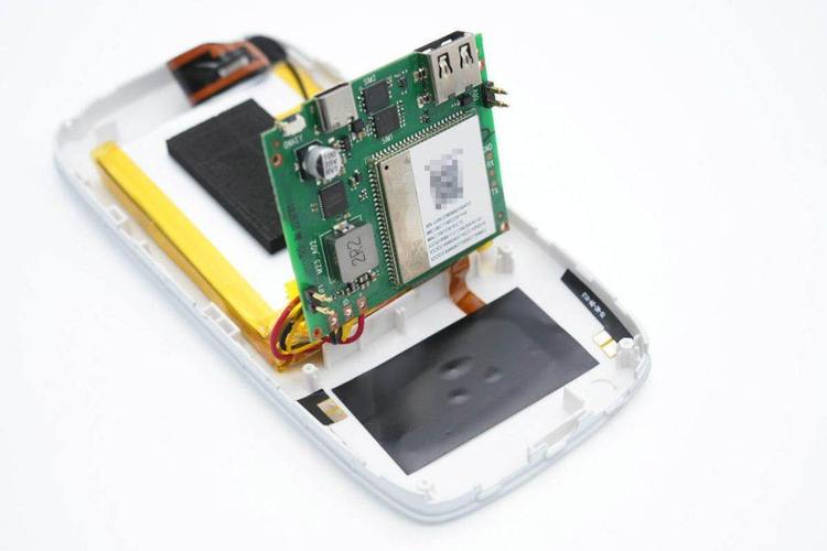 4G WiFi随身带外出随时随地开黑无线猫灵随身WiFi充电宝拆解_芯片_电池 4G WiFi随身带外出随时随地开黑无线猫灵随身WiFi充电宝拆解_芯片_电池 通讯