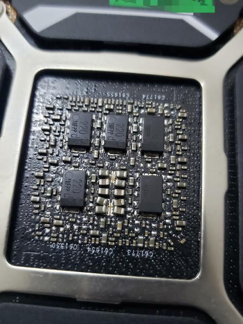 RTX 3080/90崩溃的可能原因与芯片后头的电容有关_电容_显卡 RTX 3080/90崩溃的可能原因与芯片后头的电容有关_电容_显卡 科学