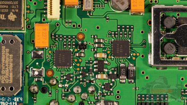 拆开ICOM IC-705看看无线电收发器内部电路结构和芯片都有哪些？_螺钉_暗记 拆开ICOM IC-705看看无线电收发器内部电路结构和芯片都有哪些？_螺钉_暗记 互联网